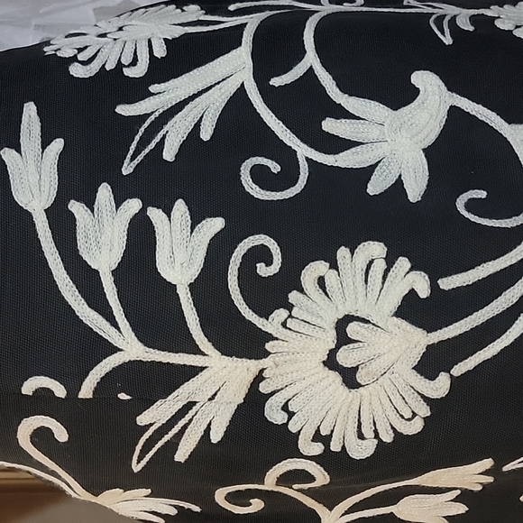 Silk Club Collection Women's Black & White Floral 100% Silk Pencil Skirt, size 4 - Picture 11 of 14